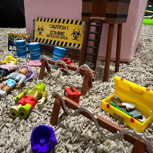 ROBLOX Zombie Toy Set - Picture 5 of 9